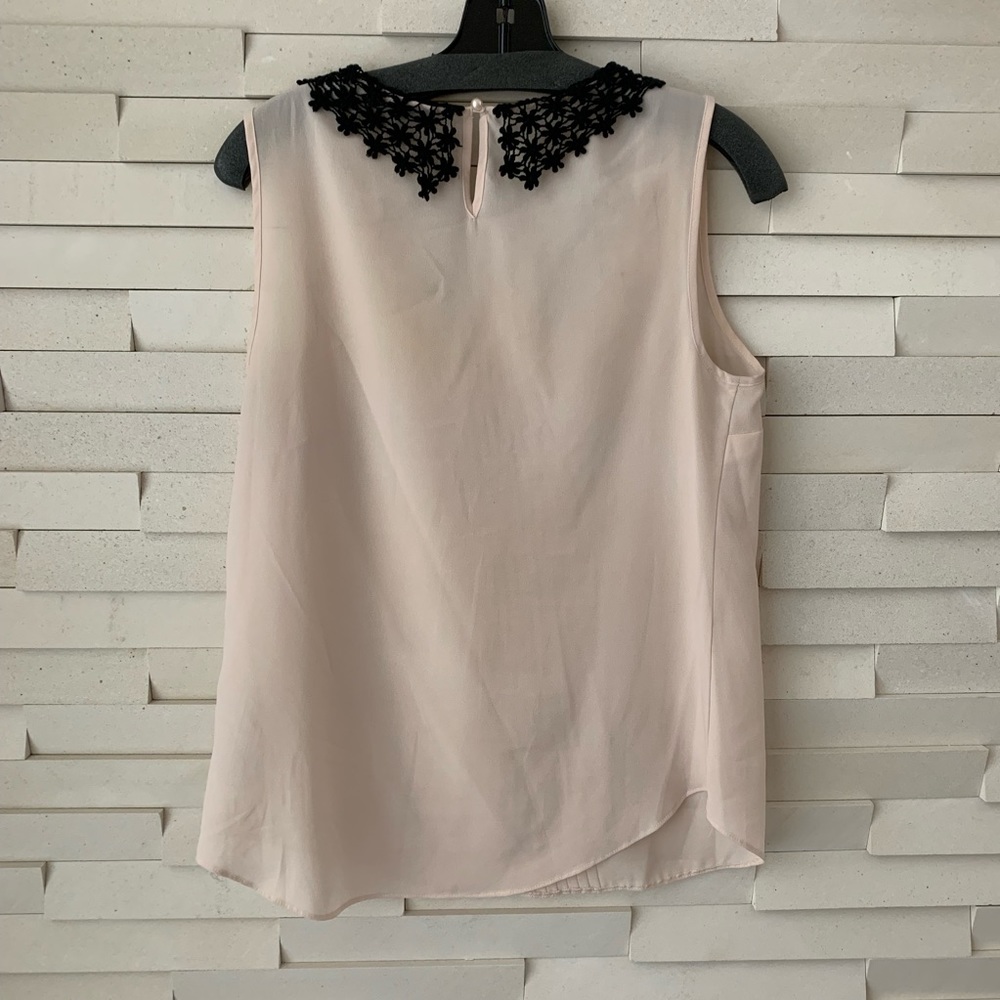 Nude top with black lace collar - Picture 2 of 6